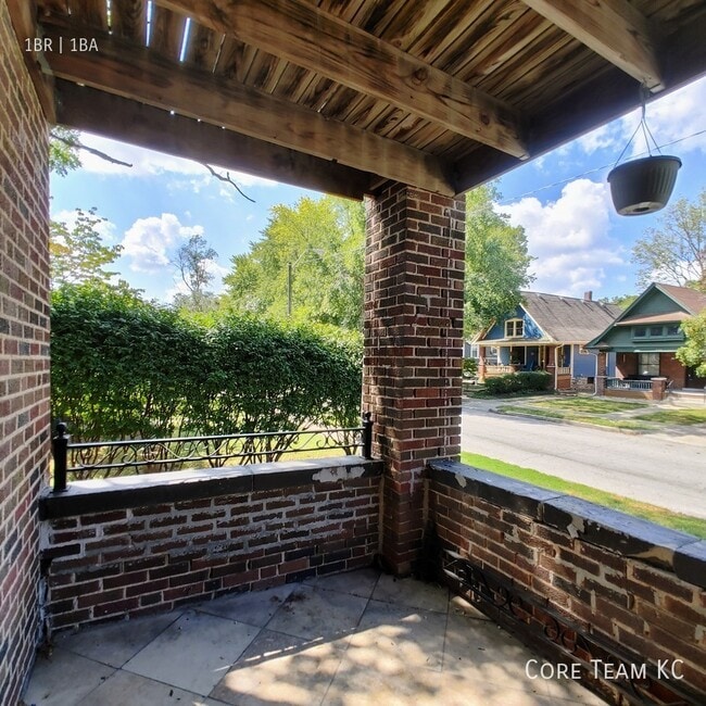 4328 Roanoke Pkwy in Kansas City, MO - Building Photo - Building Photo