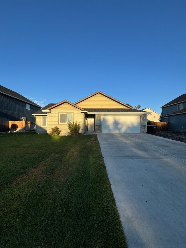 property at 3412 W Glenmoor Dr