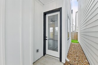 9902 Clark Rd in Houston, TX - Building Photo - Building Photo