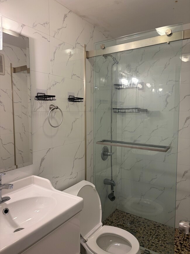 4530 48th St, Unit 1st floor in Woodside, NY - Building Photo - Building Photo