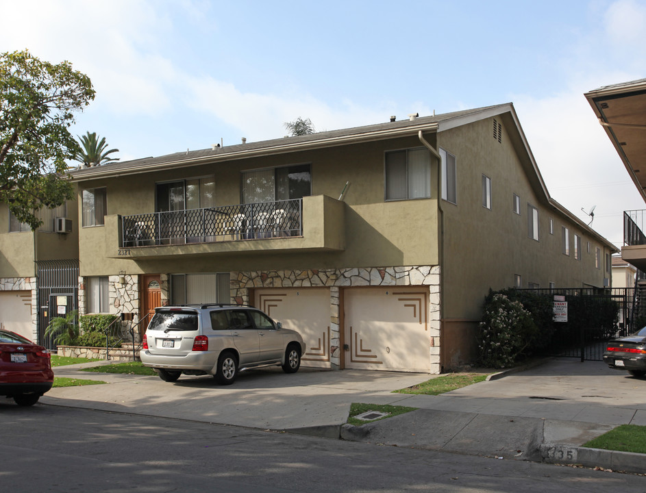 2327 Cedar Ave in Long Beach, CA - Building Photo