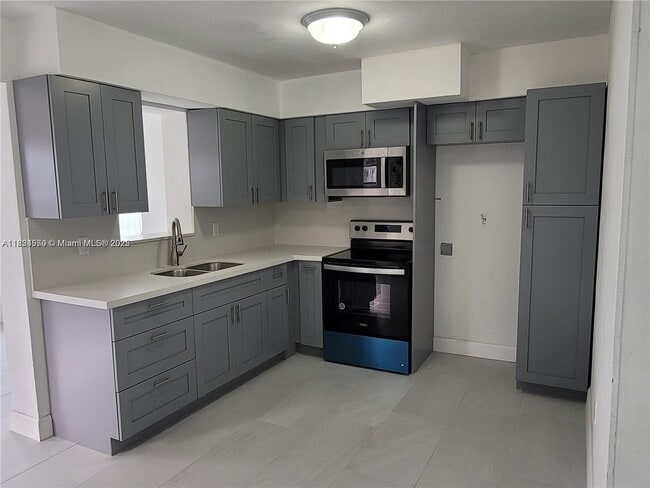 7817 Panama St in Miramar, FL - Building Photo - Building Photo