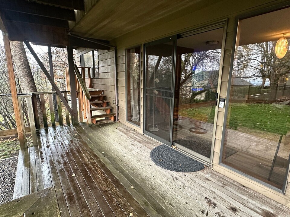 10380 SE Charlotte Dr in Happy Valley, OR - Building Photo