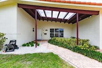 19430 NE 18th Pl in Miami, FL - Foto de edificio - Building Photo