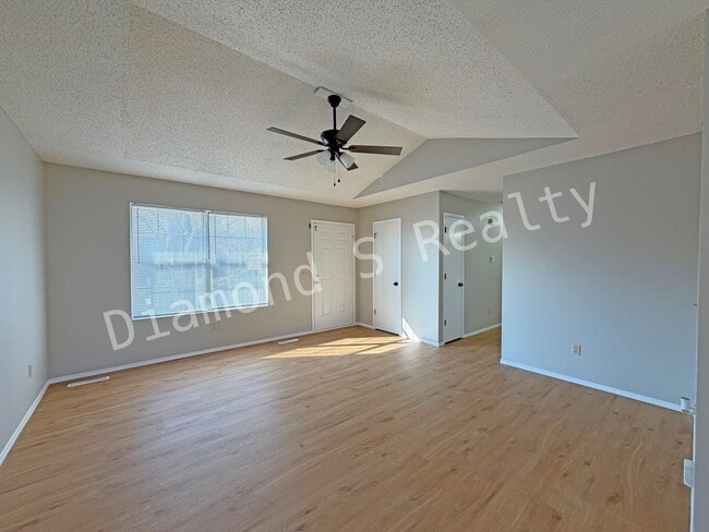 5770 S Pinehurst Ave in Springfield, MO - Building Photo - Building Photo