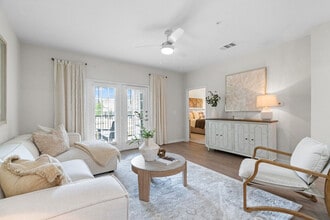 Landmark at NinetyNine in Richmond, TX - Building Photo - Interior Photo