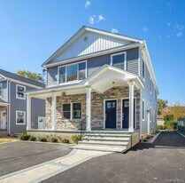 207 Nassau Blvd in Garden City, NY - Building Photo