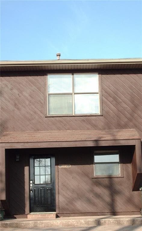 property at 2049 E Oaks Dr