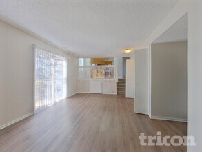 4290 S Halifax Way in Aurora, CO - Foto de edificio - Building Photo