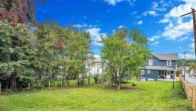 301 McLean St in Dupont, PA - Building Photo - Building Photo