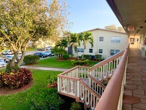 219 Bedford E in West Palm Beach, FL - Building Photo - Building Photo