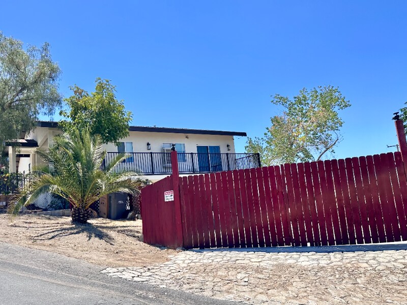 28076 East Dr in Canyon Lake, CA - Building Photo
