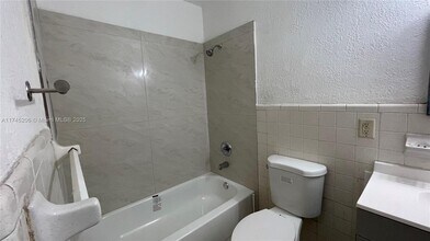 5200 NW 16th St in Lauderhill, FL - Building Photo - Building Photo
