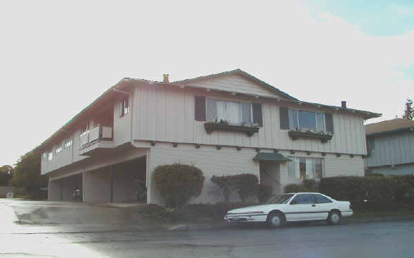 1885 Ednamary Way in Mountain View, CA - Foto de edificio - Building Photo