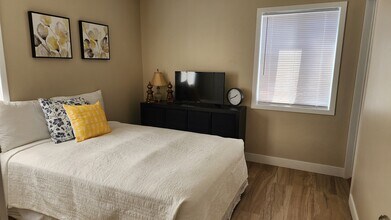 2362 Cerritos Ave, Unit Single Unit in Signal Hill, CA - Building Photo - Building Photo