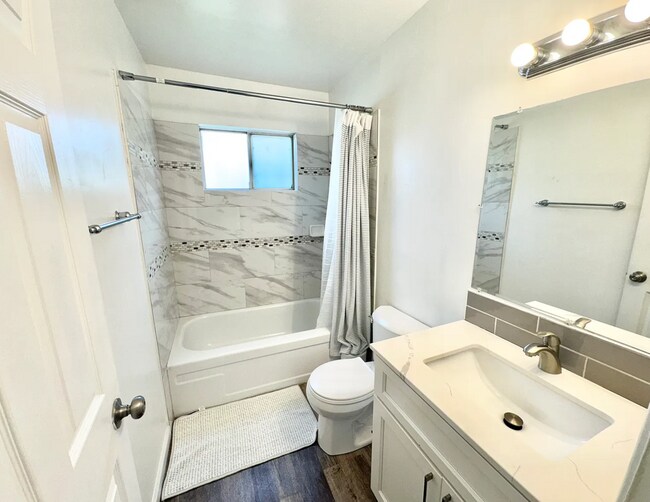 805 11th St in Davis, CA - Building Photo - Building Photo