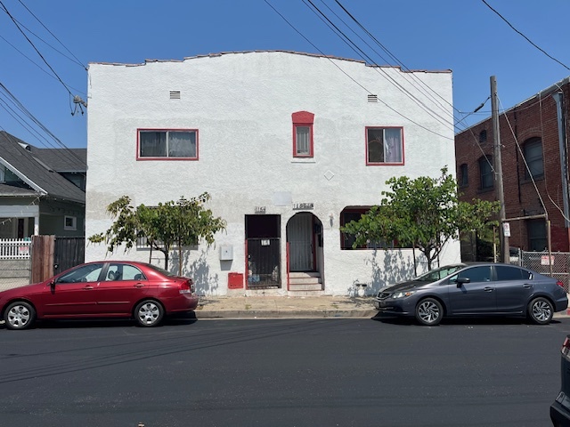 113 S Mathews St in Los Angeles, CA - Building Photo