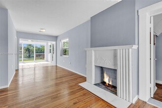 392 Payne Dr in Miami Springs, FL - Building Photo - Building Photo