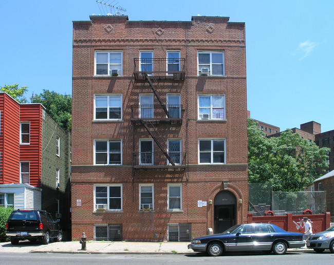 1528 White Plains Rd in Bronx, NY - Building Photo - Building Photo