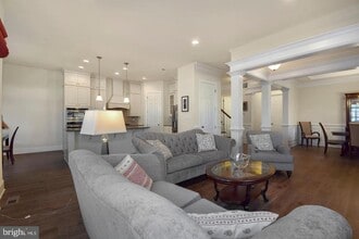 71 Creekview Ln in Yardley, PA - Building Photo - Building Photo