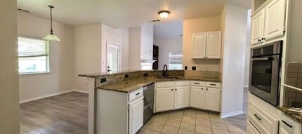 6331 Windmill Cir in Dallas, TX - Building Photo - Building Photo