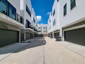 5709A Larkin St in Houston, TX - Building Photo - Building Photo