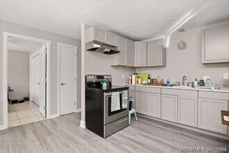 298 Old Waterbury Rd in Southbury, CT - Building Photo - Building Photo