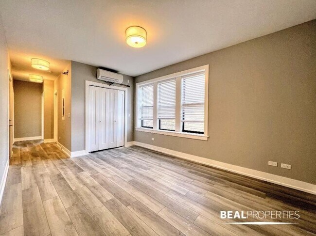 3943 N Janssen Ave in Chicago, IL - Building Photo - Building Photo