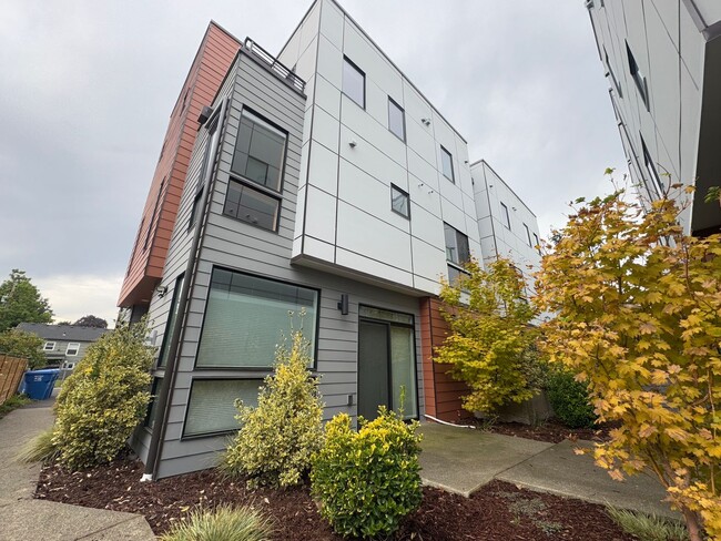 property at 541 S Cloverdale St