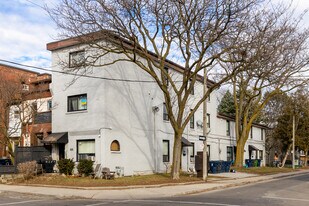 225 Sorauren Av in Toronto, ON - Building Photo