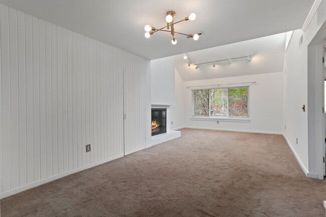 301 Post Rd E in Westport, CT - Building Photo - Building Photo