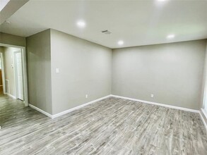 7414 Log View Dr in Houston, TX - Building Photo - Building Photo