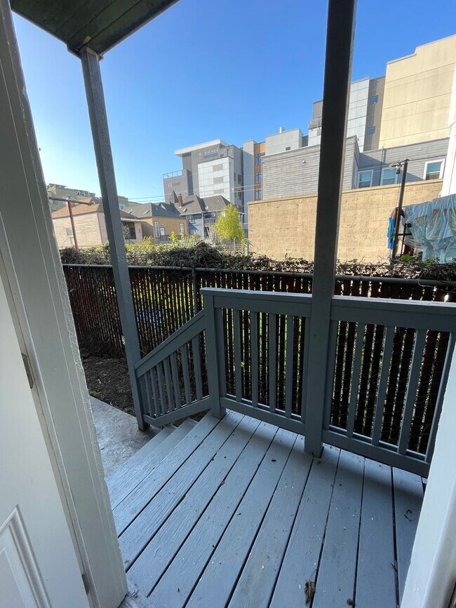 625-627 W Grand Ave in Oakland, CA - Building Photo - Building Photo