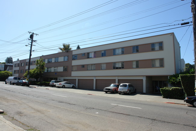 Americana Apartments in Berkeley, CA - Building Photo - Building Photo