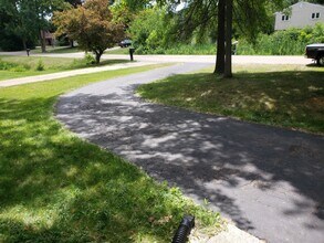 24694 Creekside Dr in Farmington Hills, MI - Building Photo - Building Photo