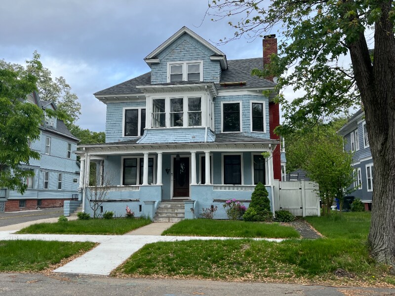83 Firglade Ave in Springfield, MA - Building Photo