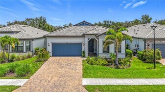 2126 Yellowfin Cir in Naples, FL - Building Photo