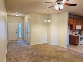 1627 Summerhill Ct in Granbury, TX - Building Photo