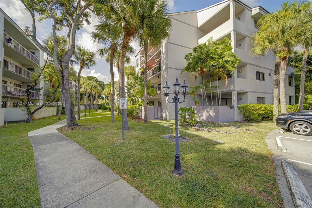 8810 SW 132nd Pl in Miami, FL - Building Photo