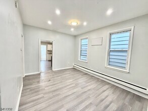 46 Hawkins St in Newark, NJ - Building Photo - Building Photo