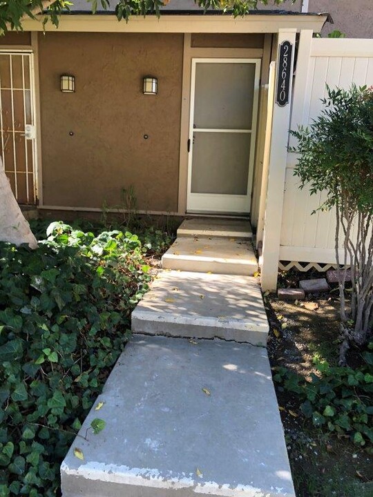 28640 Conejo View Dr in Agoura Hills, CA - Building Photo