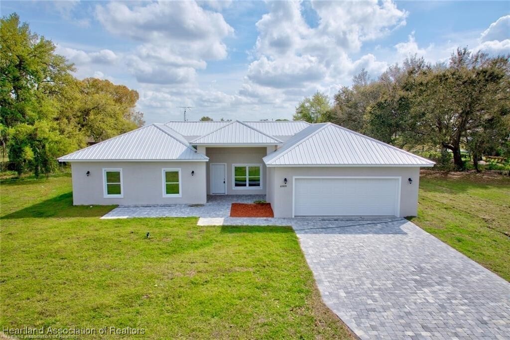 6909 Salem Ct in Sebring, FL - Foto de edificio