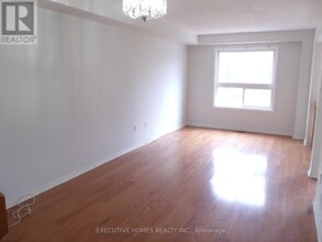 2550 Thomas St in Mississauga, ON - Building Photo - Building Photo