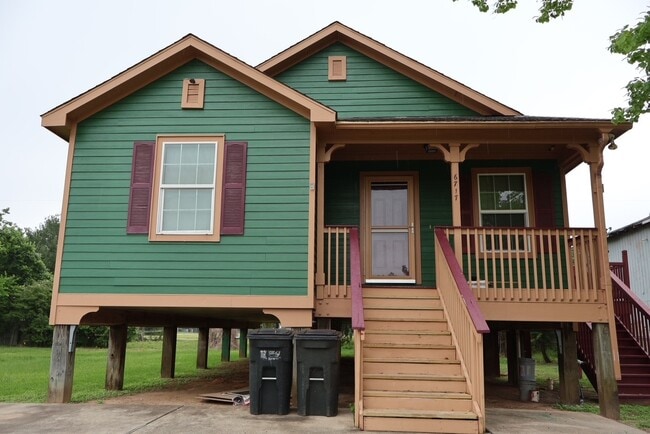 property at 6717 Hawthorne Rd