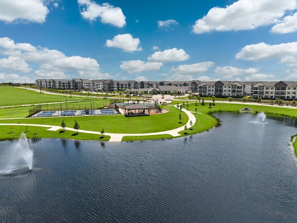 The Merle on Howard in Pflugerville, TX - Foto de edificio