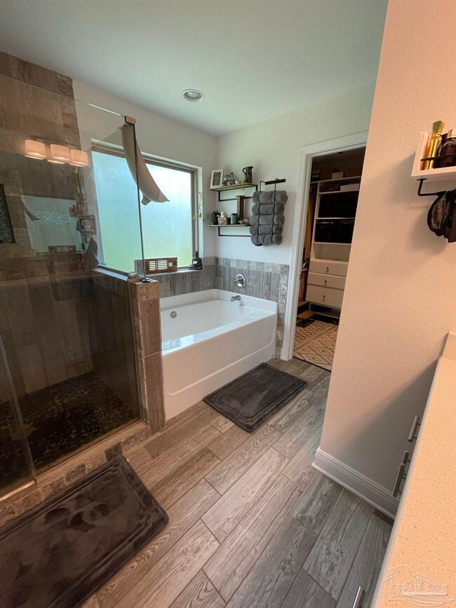 5402 Longhorn Trail in Gulf Breeze, FL - Building Photo - Building Photo