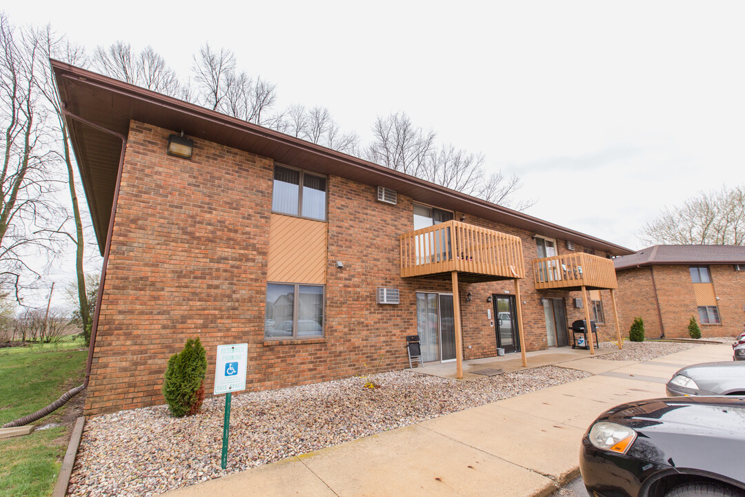 Washington Square Apartments in Freedom, WI - Building Photo