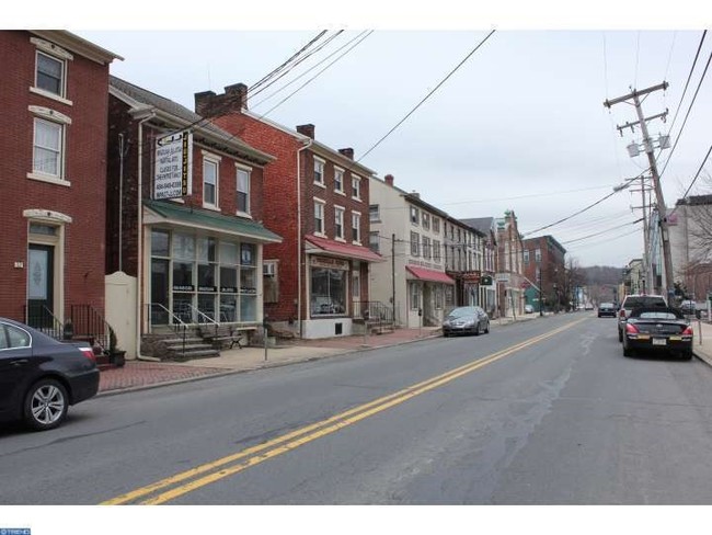 44 N Reading Ave in Boyertown, PA - Foto de edificio - Building Photo