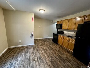 9 S Clinton St in Poughkeepsie, NY - Building Photo - Building Photo