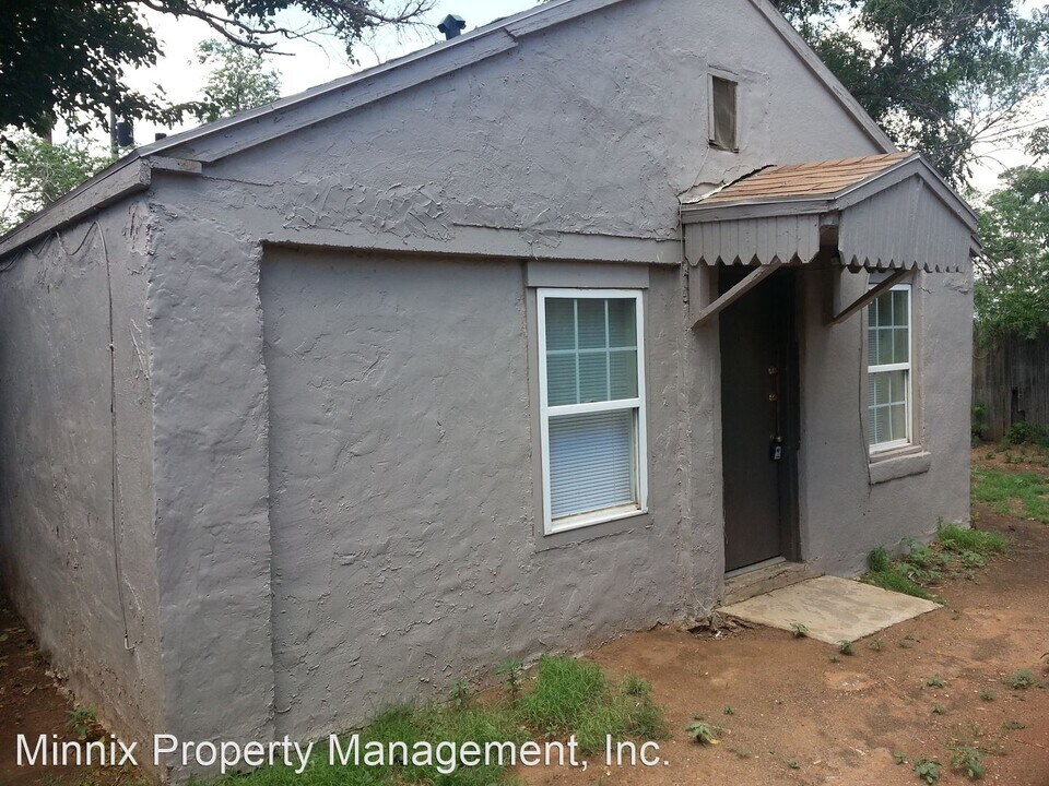 1920 20th St in Lubbock, TX - Building Photo